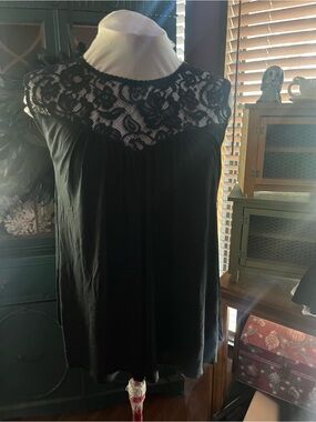 Velvet Black Lace Yoke Women's Sleeveless Top-medium